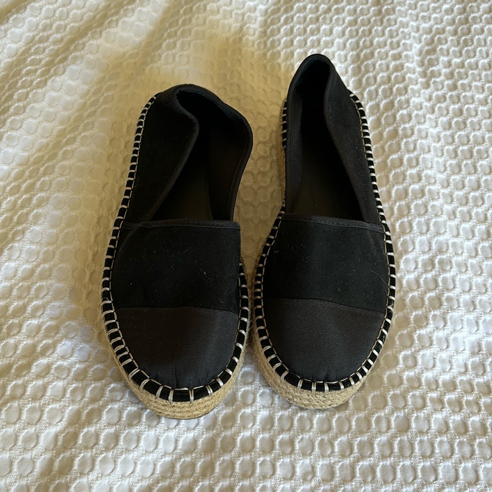 Closed toe espadrilles.